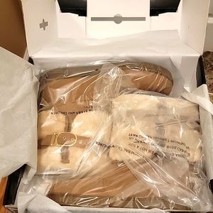 NEW GUESS BOOT AUSSIE STYLE SIZE 8.5